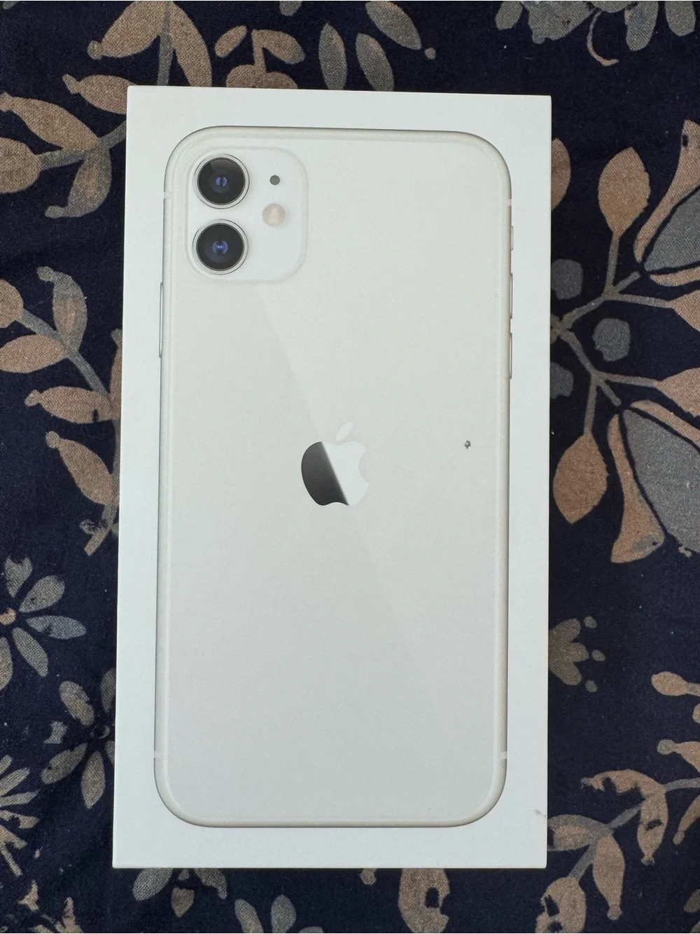 Apple White iPhone 11 128GB Retail Box NO PHONE wired headphones block cable